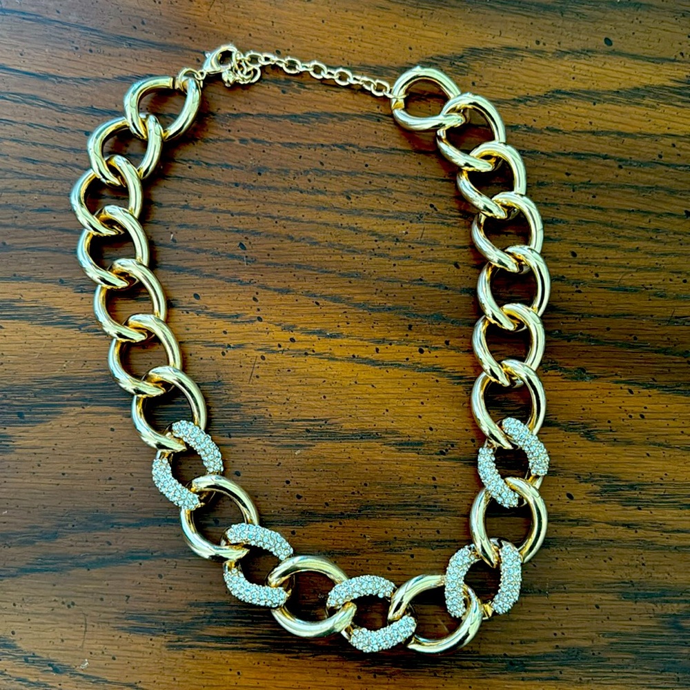 Beautiful gold tone and rhinestone link necklace in outstanding condition